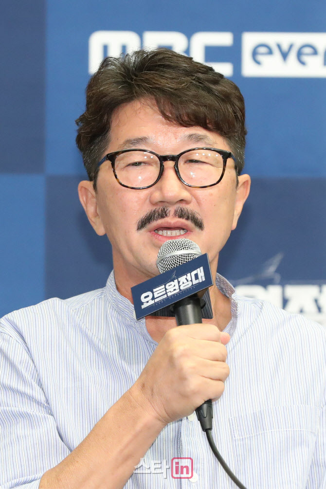 질문에 답하는 김승진 선장                                                                                                                                                                         