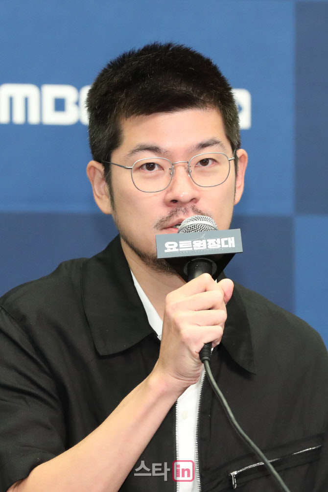 질문에 답하는 장기하                                                                                                                                                                              