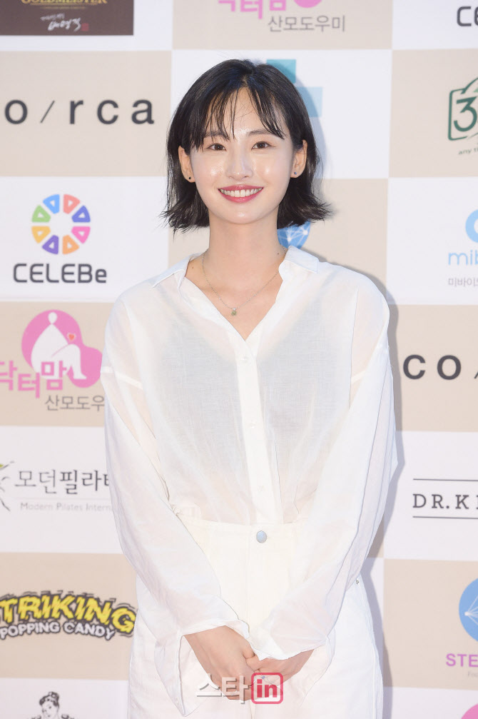 솜해인, 동성연인과 결별 후 첫 공식석상                                                                                                                                                            