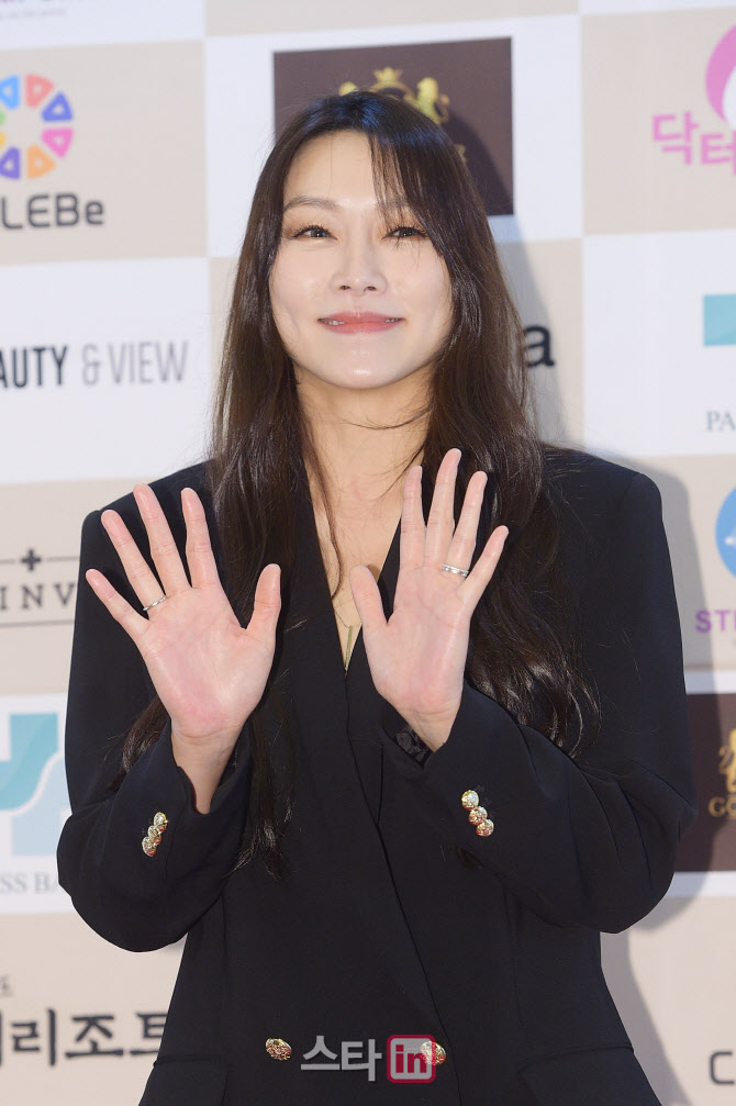 인사하는 차지연                                                                                                                                                                                   