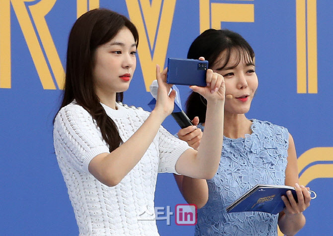 갤럭시 노트20으로 촬영하는 피겨여왕 김연아                                                                                                                                                        