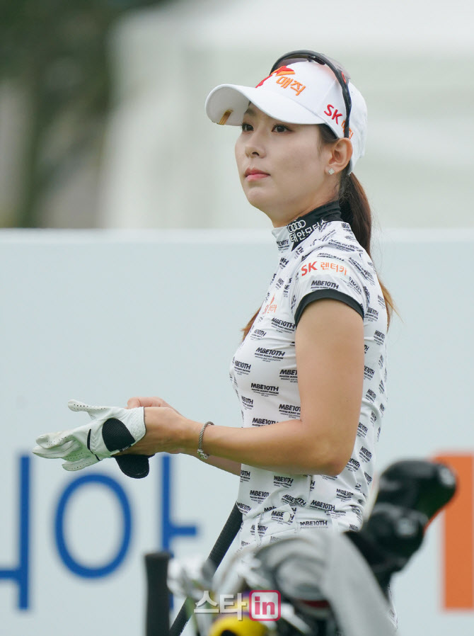 김자영 '공략 지점을 파악한다'                                                                                                                                                           