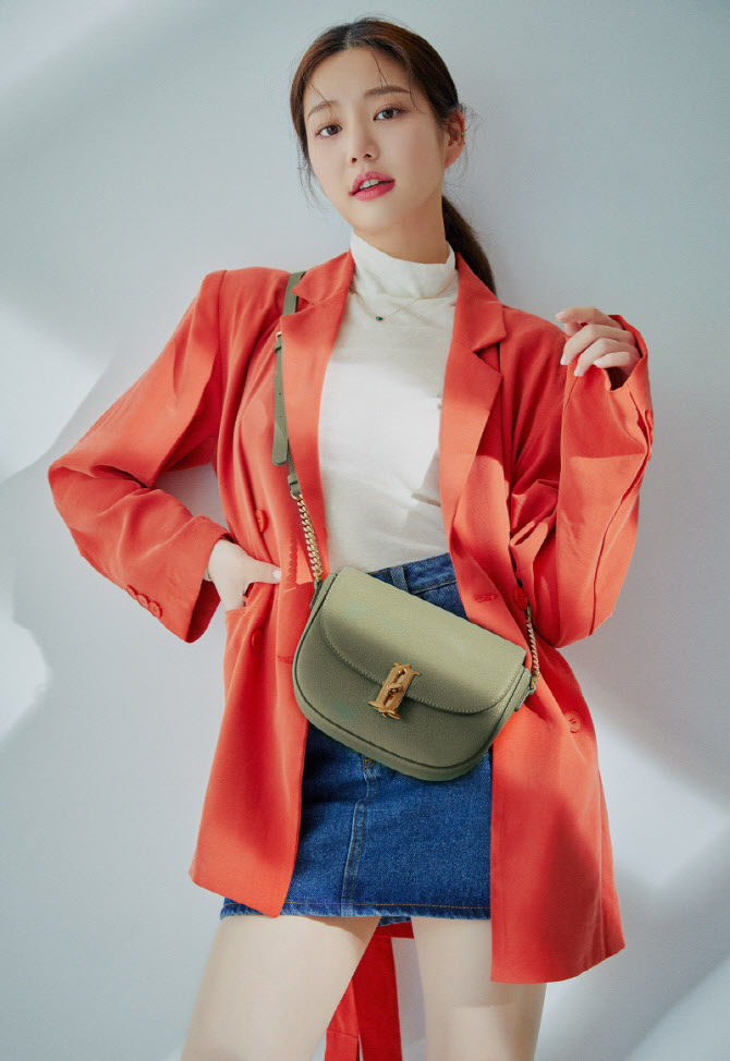 이유비, 감각적인 가을 스타일링                                                                                                                                                                    