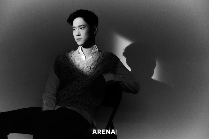 고경표, 흑백 사진에도 감출 수 없는 잘생김                                                                                                                                                         