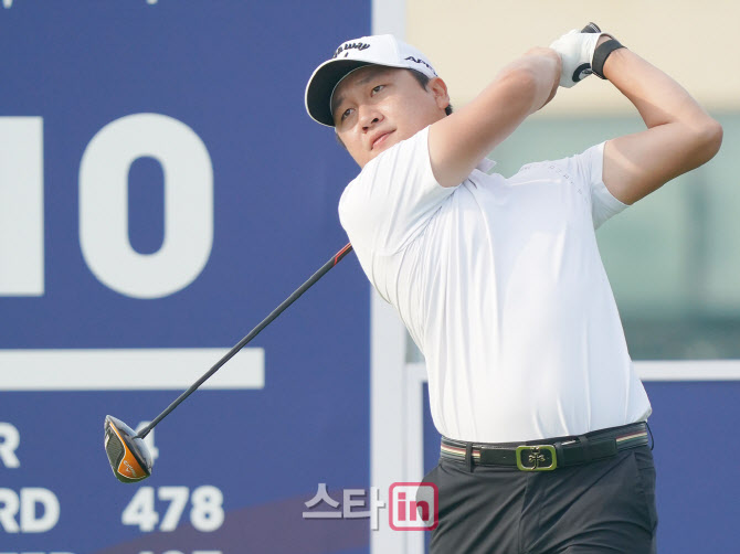 왕정훈 '선두를 추격한다'                                                                                                                                                                