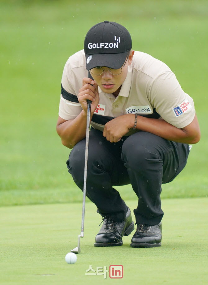 김성현 '짧은퍼트 방심없다'                                                                                                                                                              