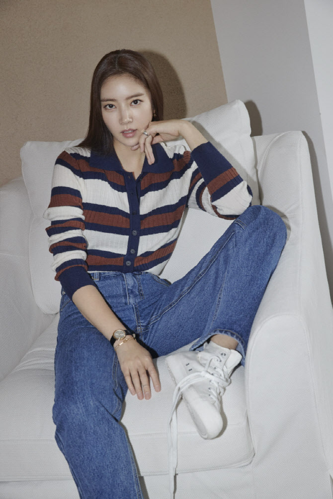 손담비, 감각적인 포즈                                                                                                                                                                             