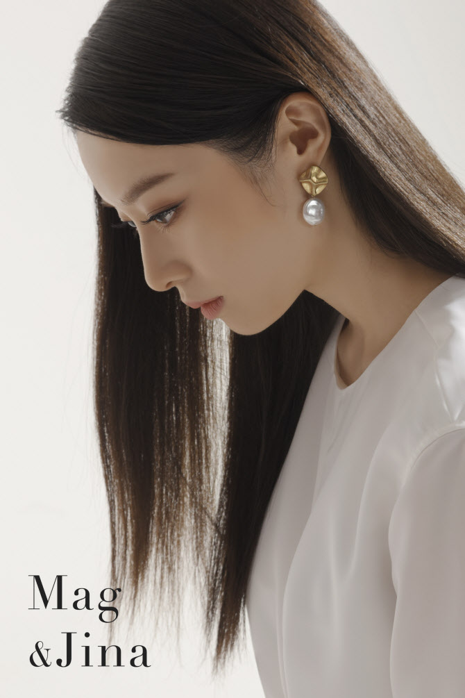 티아라 지연 "유튜브 개설 10개월 만 실버버튼 받아"                                                                                                                                       