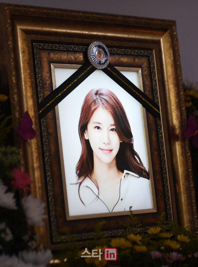 꽃 같이 아름다웠던 故 배우 오인혜                                                                                                                                                                 