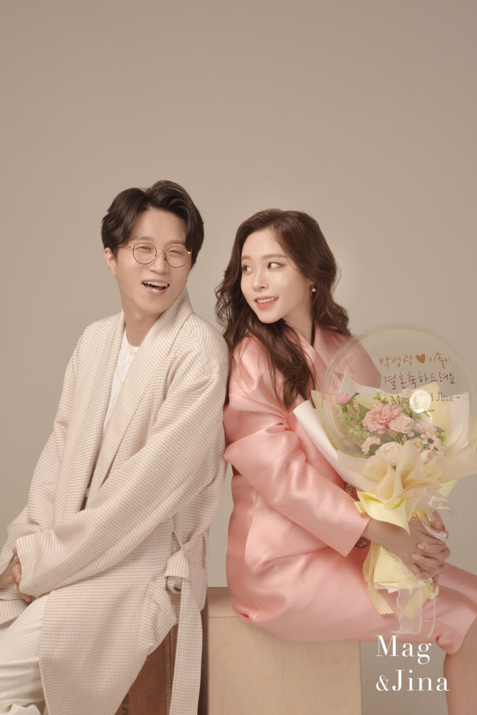 박성광♡이솔이, 꿀 떨어지는 화보                                                                                                                                                                  