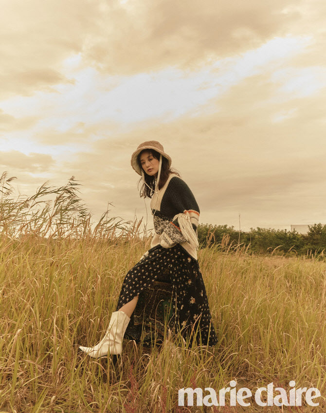 김지원, 모던한 가을 패션 화보                                                                                                                                                                     