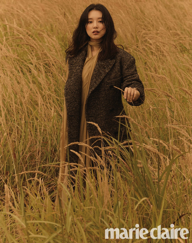 김지원, 돋보이는 여신 미모                                                                                                                                                                        