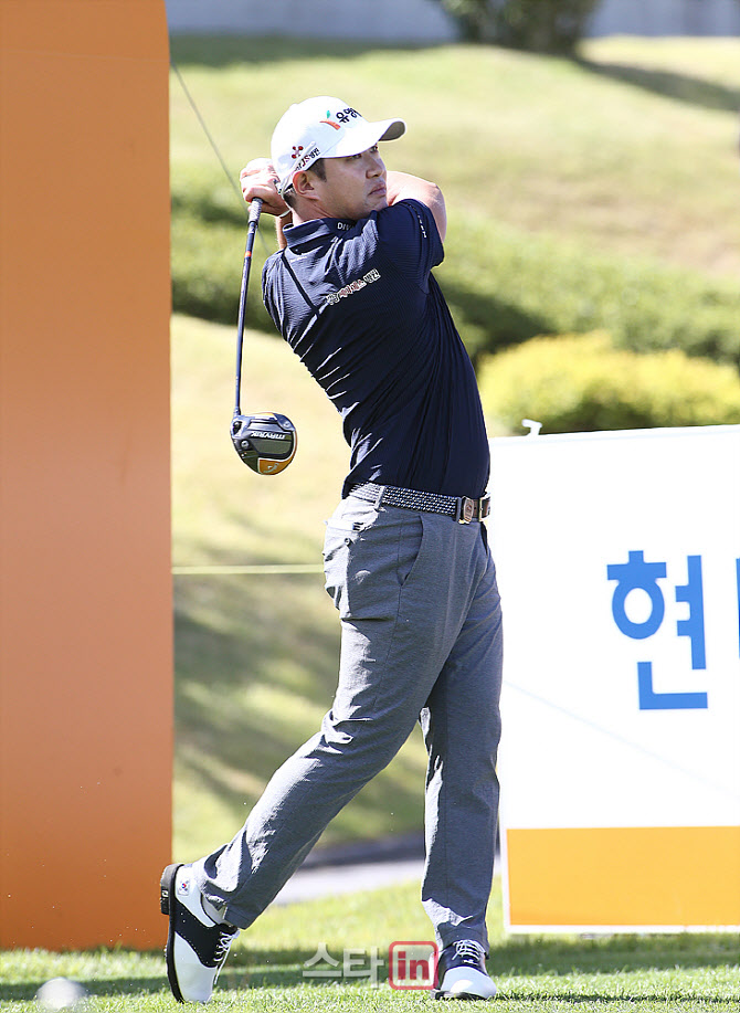 강경남 '호쾌한 드라이버샷'                                                                                                                                                             