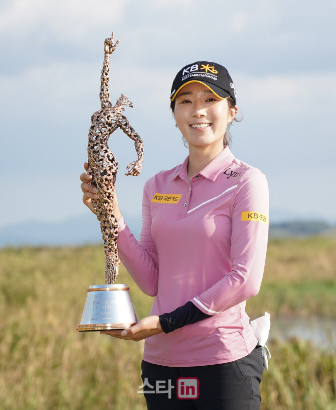 안송이 '10개월만에 10언더파 우승이에요'                                                                                                                                                 