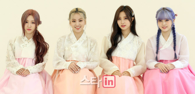  걸그룹 루나솔라, 한복입고 추석인사                                                                                                                                                               