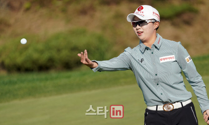  김효주 '와이어 투 와이어 우승 가즈아'                                                                                                                                                  