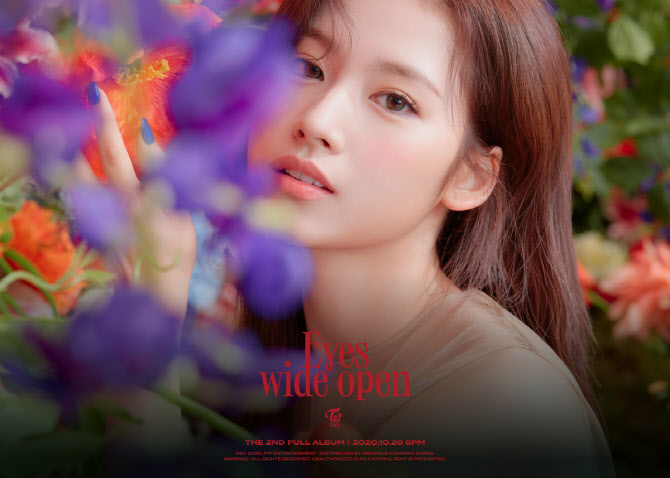 트와이스, 사나 '꽃보다 아름다워'                                                                                                                                                        