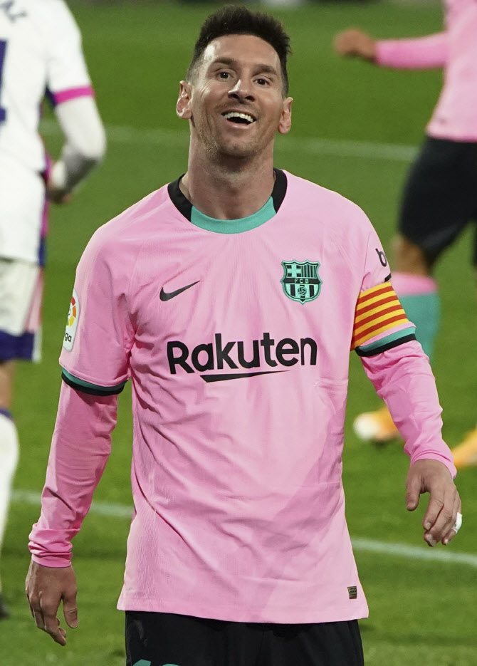 ‘644 goals in Barsha alone’ Messi surpasses football emperor Pele