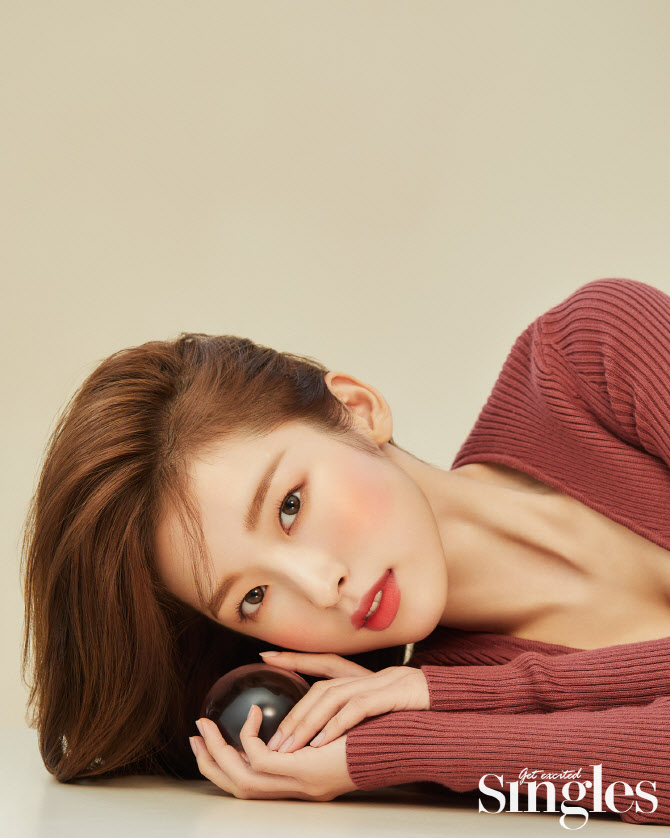  오마이걸 아린, 강렬 눈빛                                                                                                                                                                         