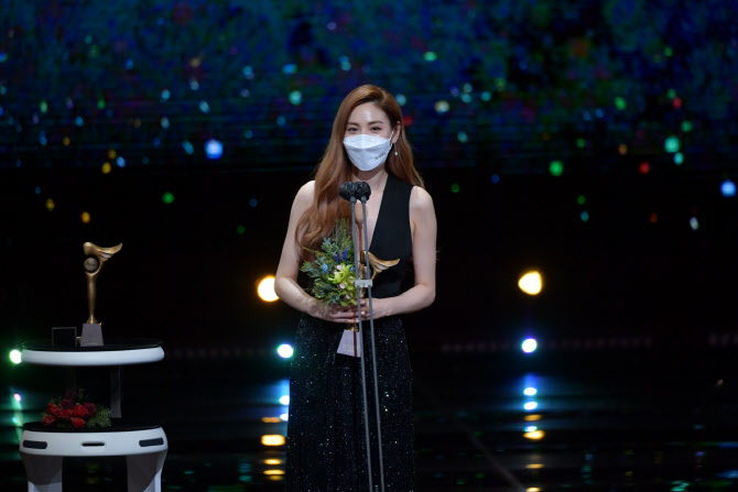 Nana, criticizing ‘5 minutes award’s speech’, “Should we pay attention to the time of thank-you”