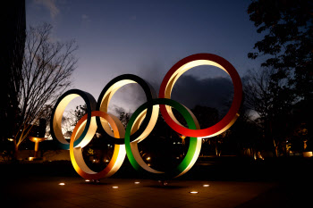 고노, 일본 각료 중 처음으로 도쿄 올림픽 취소 가능성 언급