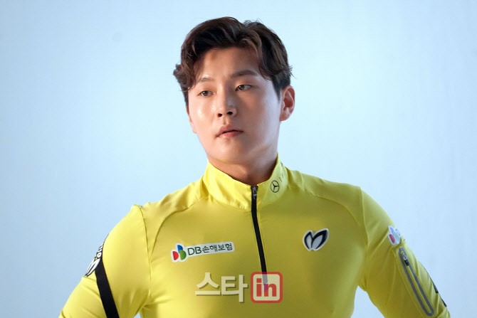  서요섭 '화보 촬영 만만치 않네'                                                                                                                                                         