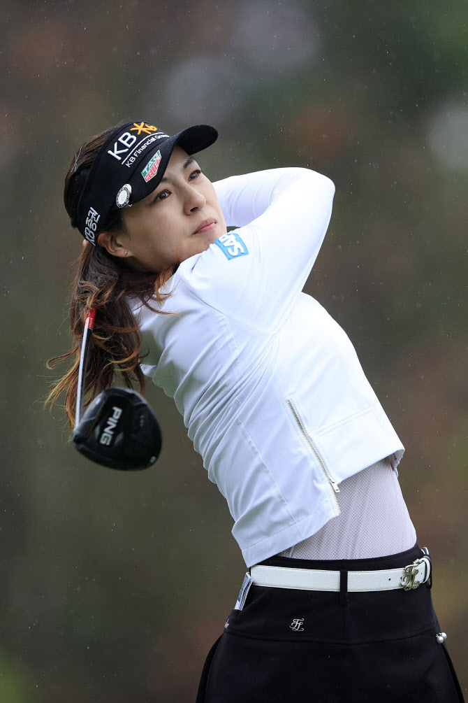 Jeonin-in, who cut 4 strokes, placed 4th in the 2021 season LPGA opening game 3R alone