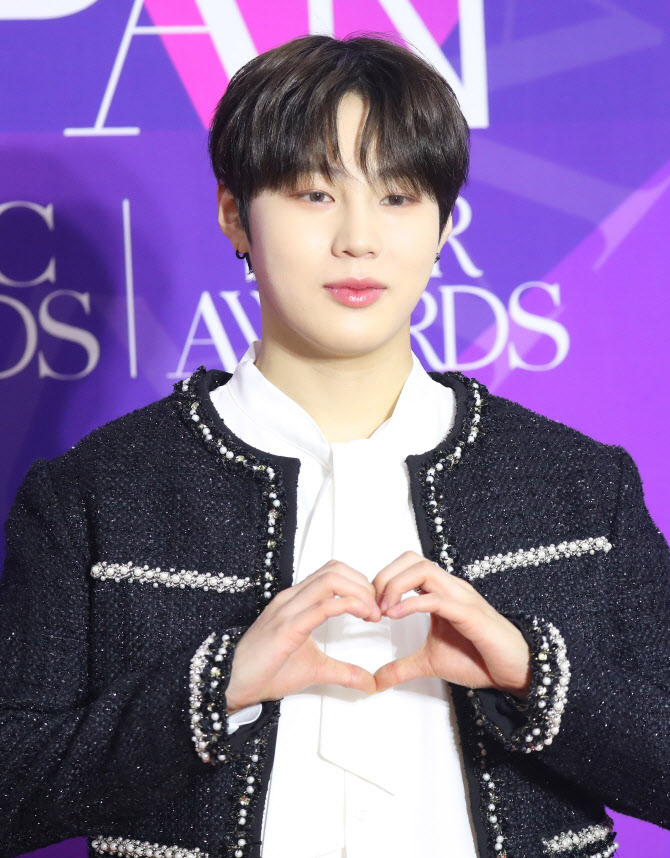 하성운 '오늘은 하트 왕자'                                                                                                                                                                     