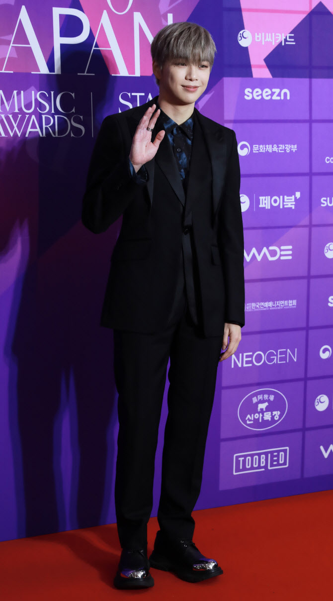 강다니엘 '피지컬 남신'                                                                                                                                                                        