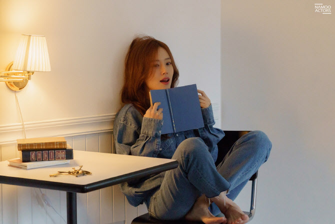 문채원, 상큼한 화보 비하인드                                                                                                                                                                      