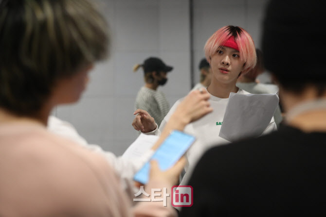 그룹 킹덤, '지금은 보컬 트레이닝 중'                                                                                                                                                    