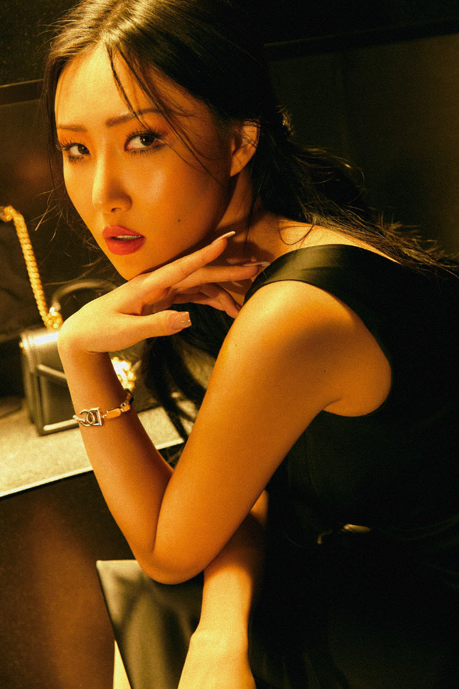 화사, 치명적인 매력                                                                                                                                                                               