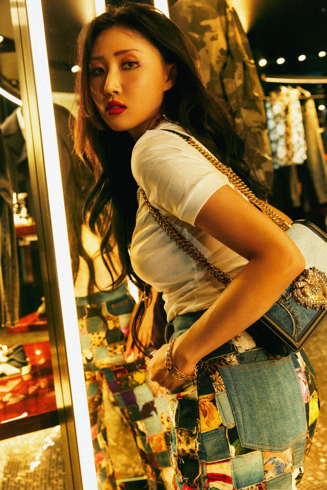 화사, 독보적 아우라                                                                                                                                                                               