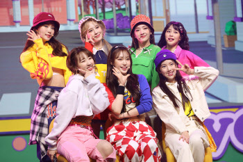 "이곳이 퍼포먼스 맛집"… 위클리의 이유있는 자신감 [종합]