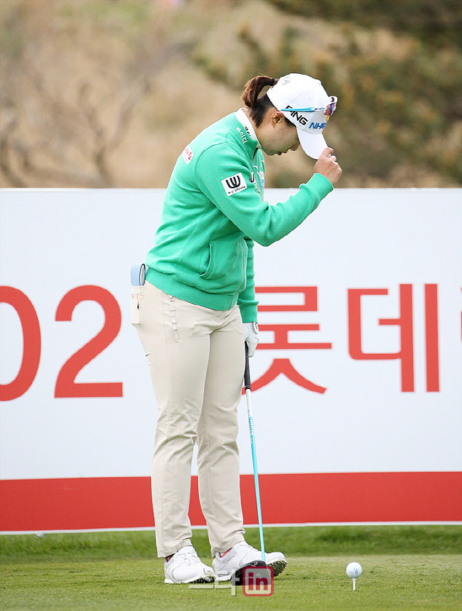  정윤지 '예의바른 인사'                                                                                                                                                                 