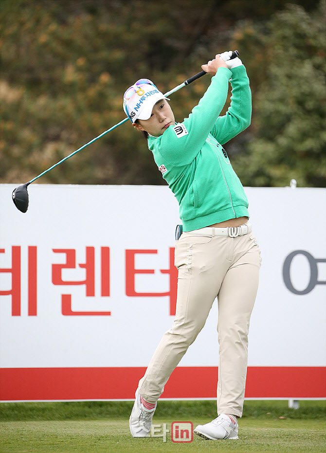  정윤지 '호쾌한 티샷'                                                                                                                                                                   