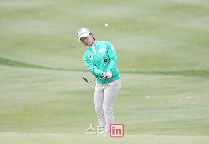  정윤지 '날카로운 칩샷'                                                                                                                                                                 