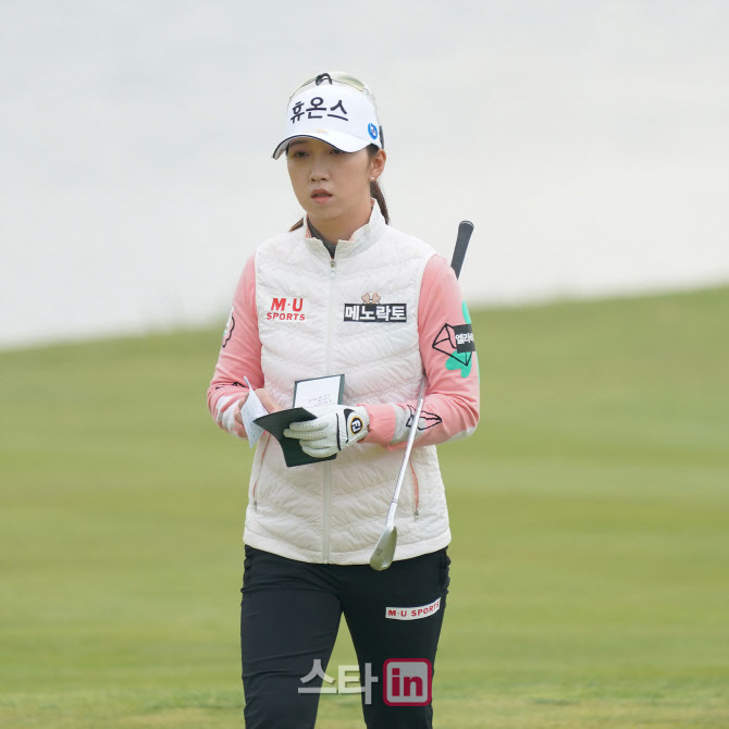 김소이 '핀까지의 거리는'                                                                                                                                                                