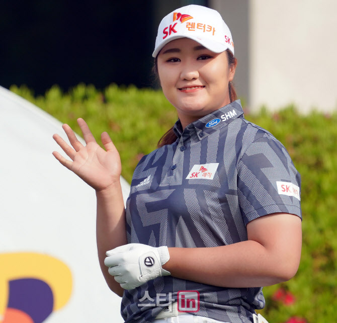  유해란 '기분 좋은 아침인사'                                                                                                                                                            