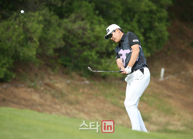  주흥철 '날카로운 칩샷'                                                                                                                                                                 