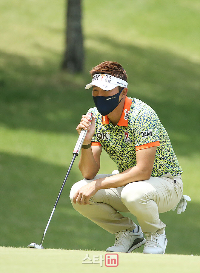  그린 경사 읽는 이태희                                                                                                                                                                            