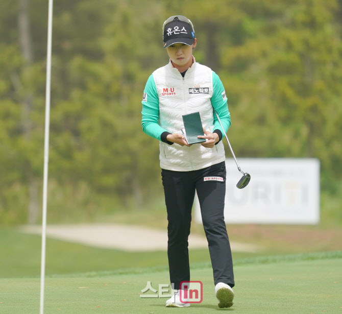 김소이 '발걸음으로 정확히 잰다'                                                                                                                                                         