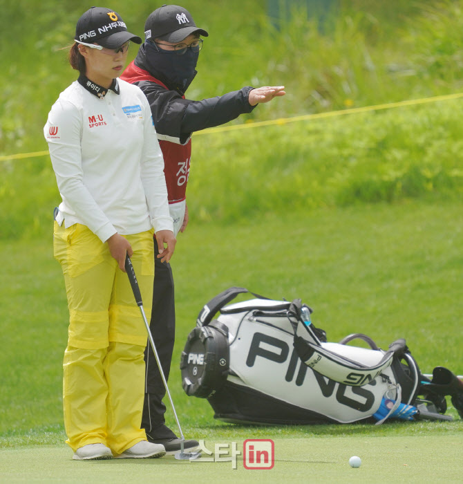 정윤지 '약간 내리막이다'                                                                                                                                                                