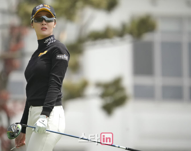  오지현 '괜찮아'                                                                                                                                                                        