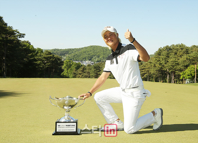  허인회 '넘버 원, 트로피'                                                                                                                                                               