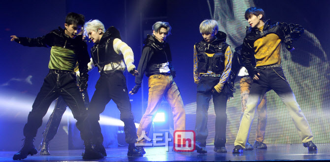 블리처스의 데뷔 쇼케이스                                                                                                                                                                          