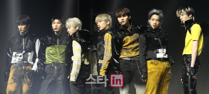 블리처스, ‘빛이 나는 그들'                                                                                                                                                                  