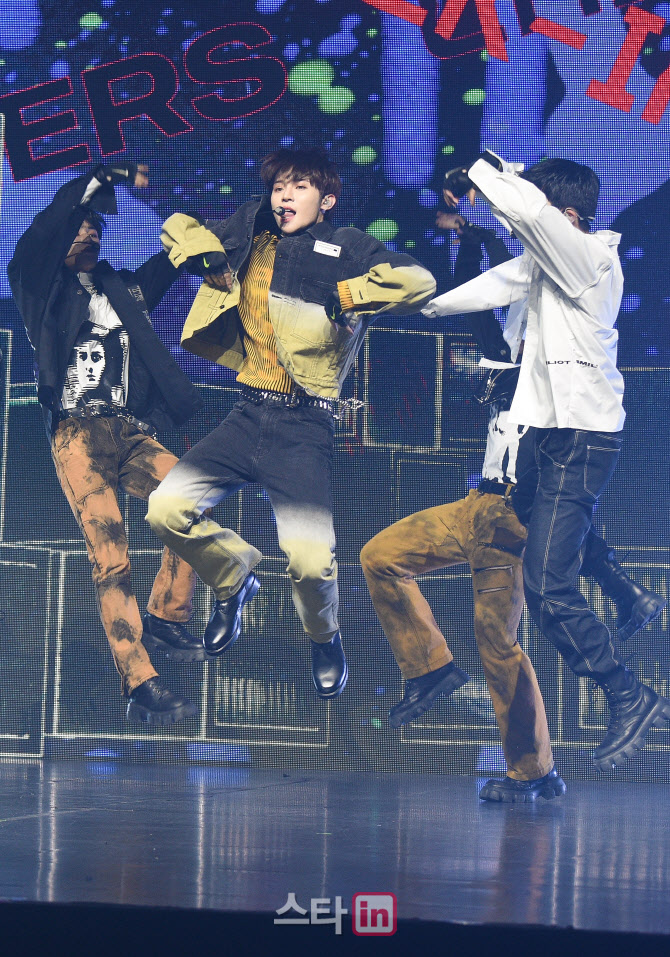 블리처스, '비상'                                                                                                                                                                        