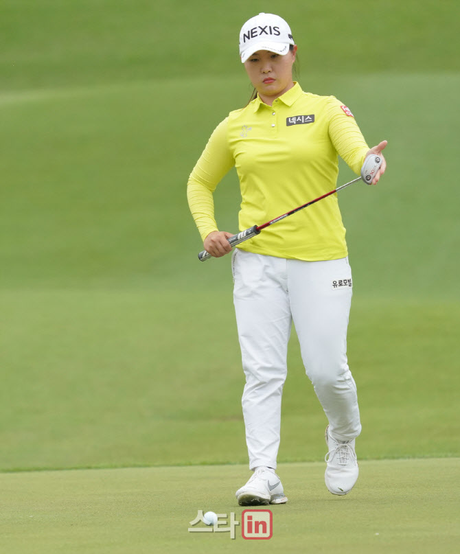 김보아 '퍼트의 물기를 닦고 시작한다'                                                                                                                                                    