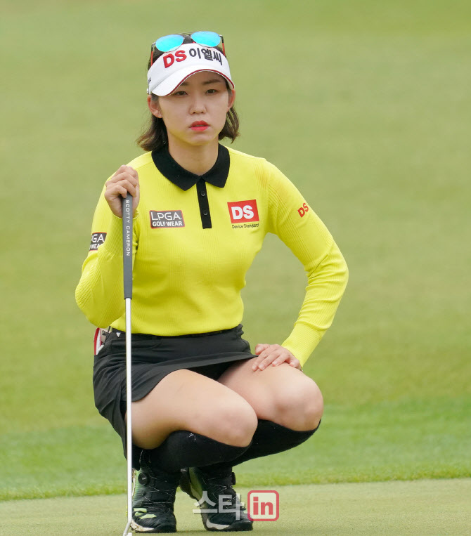 배소현 '퍼트라인을 파악한다'                                                                                                                                                            